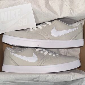 New Nike SB Check Canvas Light Bone White(GS). Sz.6.5y./8w. Original box